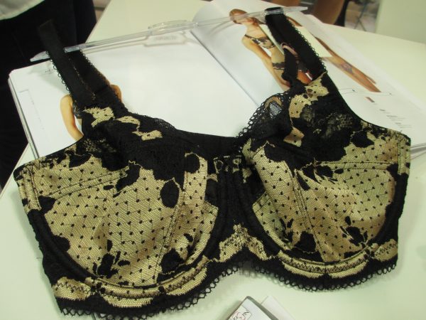 Itâ€™s not so clear in my photo, but this Clara bra was a lovely burnished gold. It was quite beautiful and luxurious-looking.