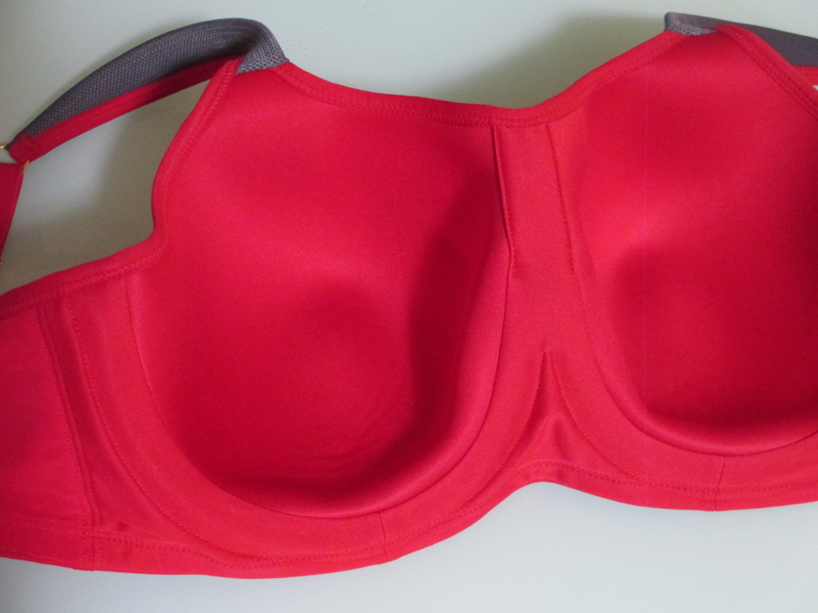 Red Solid Non-Wired Lightly Padded Sports Bra HRX-SS19-WK-3604-A -  Vividbyte Enterprises Private Limited