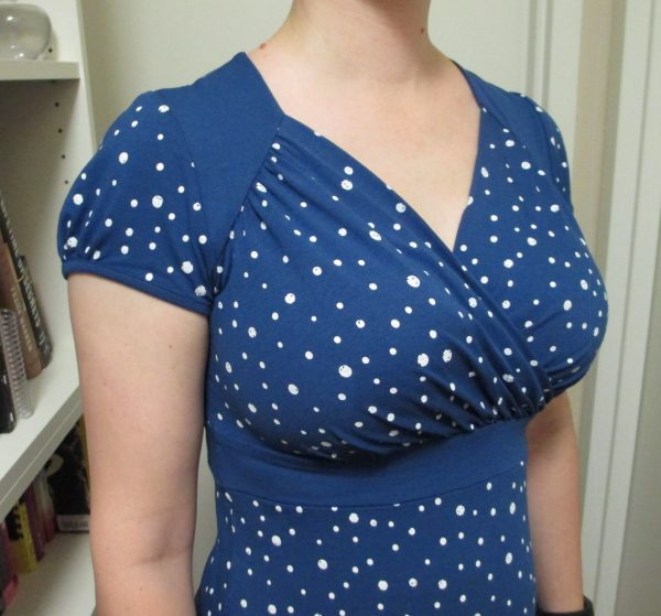 Love the mini puffed sleeve and the matching solid fabric at the underbust and shoulder.