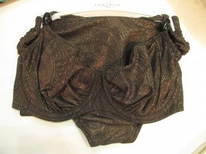Finally, I have to share the new color of Fantasie’s Lombok [https://hourglassy.com/2015/06/off-the-rack-busty-the-beach-fantasie-lombok-bikini/], which I reviewed in June. Note that it’s actually called “St Barts” even though it’s literally the exact same bikini. In any case, it’s a gorgeous metallic bronze with gold and copper shimmer. Sizes are 30–40 D–G, 30–38GG.