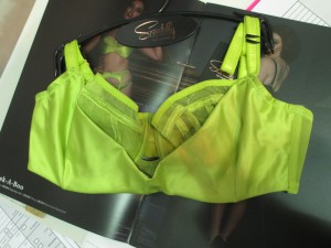 I’m simply obsessed with the new chartreuse colorway of the Peek-A-Boo set.