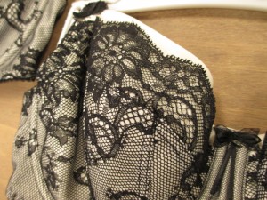 One thing Darlene and I noticed and admired was that the lace was completely attached to the cup, as if it were glued on, so there’s no shifting layers of fabric.