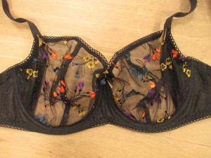 Pandora also offers this amazing, totally shear vertical-seam bra, up to G-cups. It still has side slings to give good shape, but sadly it starts at a 30-band instead of 28 (why??).