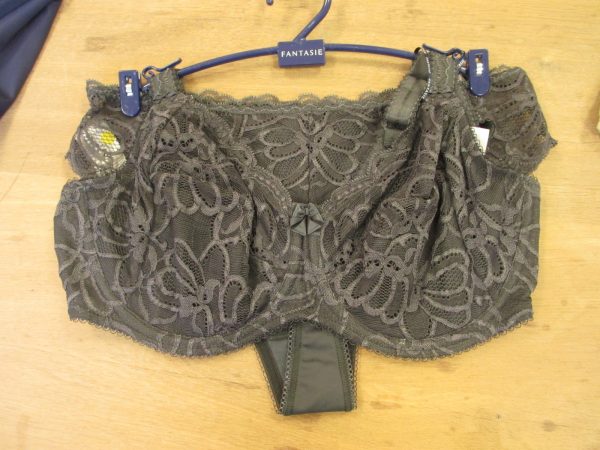 And the Jacqueline Lace full-cup bra with side-support, in “Slate,” for good measure. Grey lingerie is such a pleasure. (Starting at 30, up to H)