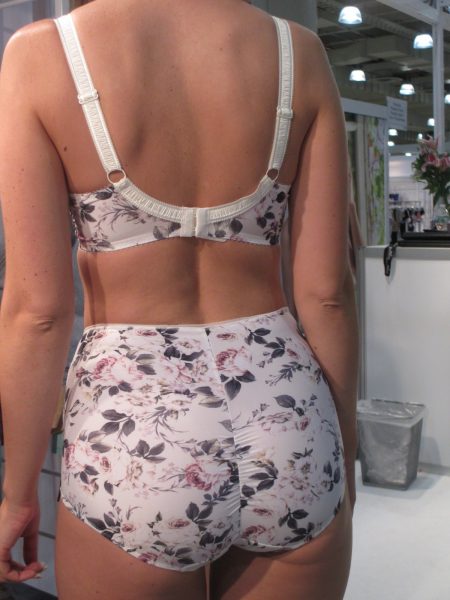 How cute are these high-waisted bottoms? And the antique-y rose print is just lovely.